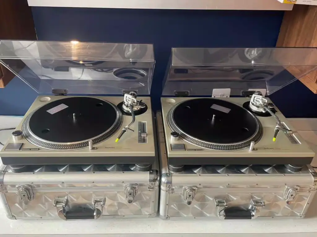 Technics SL1200-MK2 Pair Flightcased