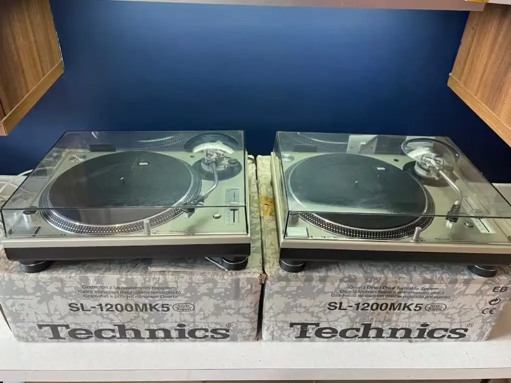 Technics SL1200-MK5 Pair Boxed